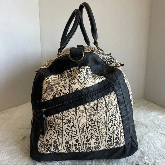 AmyKathryn Vegan Large Duffle Bag - Picture 3 of 16